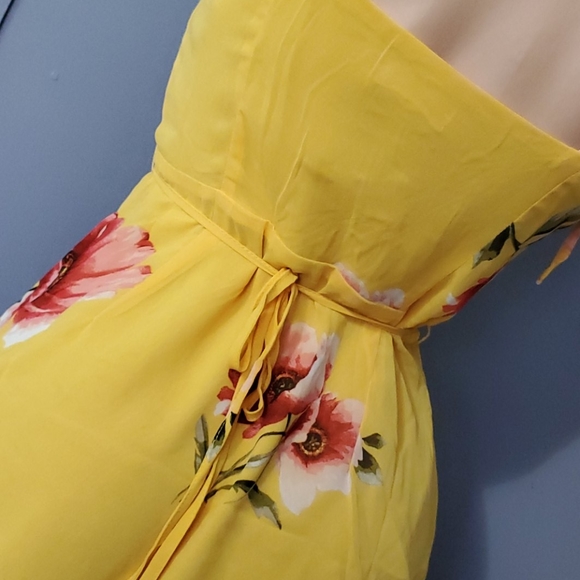 Stunning floral lined sundress - Picture 5 of 8